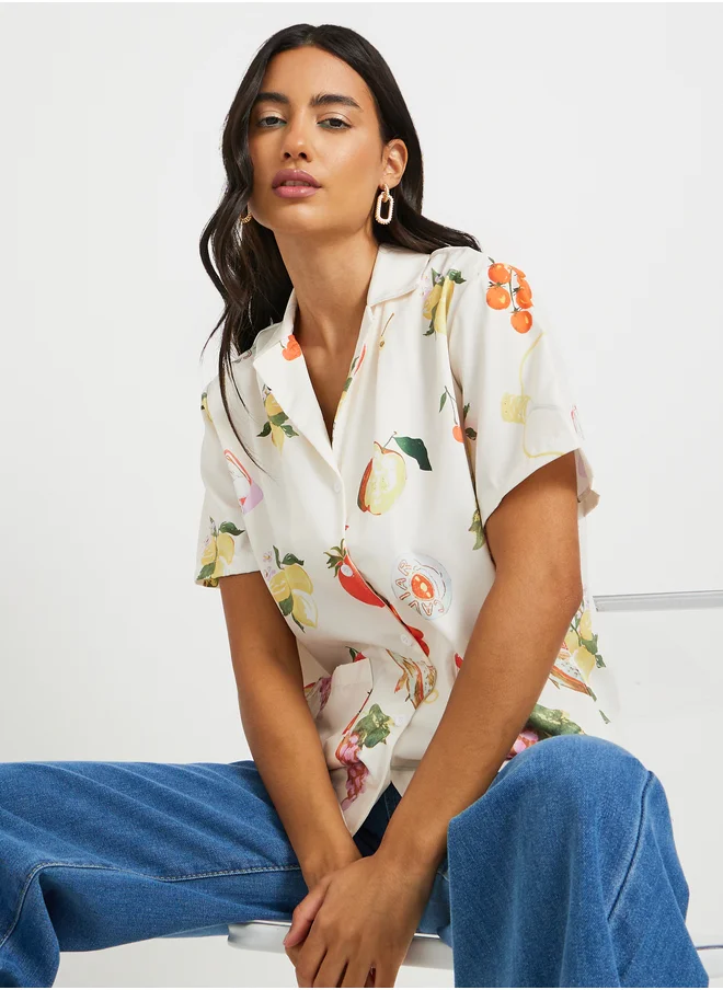 ستايلي Graphic Print Notch Label Shirt