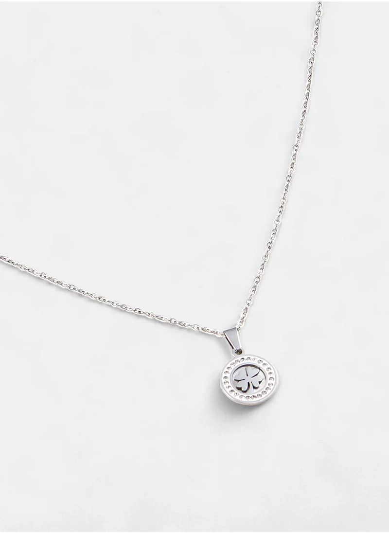SOHI The Clover Floral Pendant With Chain Necklace