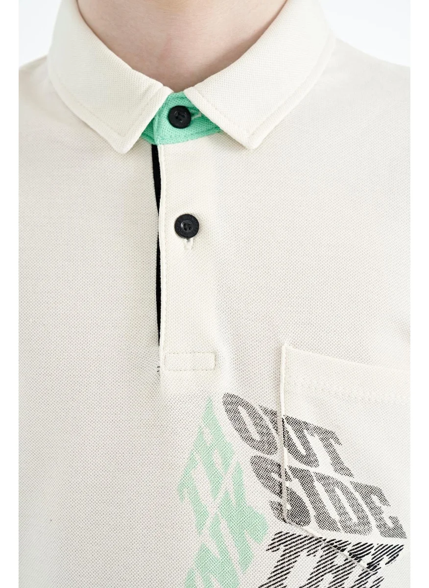 تومي لايف Ecru Front Pocket Detailed Printed Standard Pattern Polo Collar Boy's T-Shirt - 11102