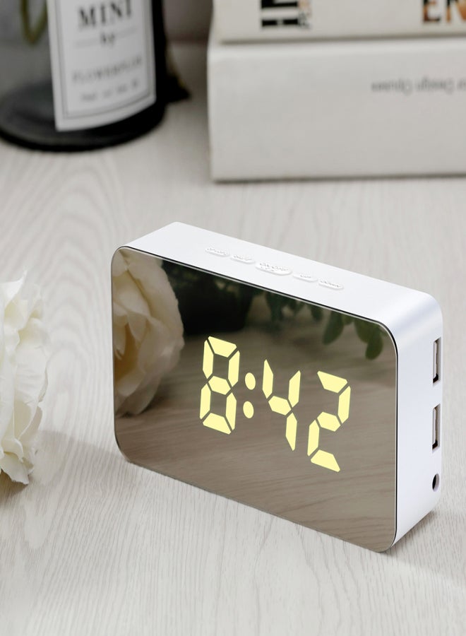ساعة منبه رقمية ملونة RGB LED تعمل بالبطارية/USB مع مقياس حرارة لسطح المكتب مع إضاءة قابلة للتعديل و3 منبهات ووظيفة الغفوة ووظيفة شحن USB - أبيض  - Image 3