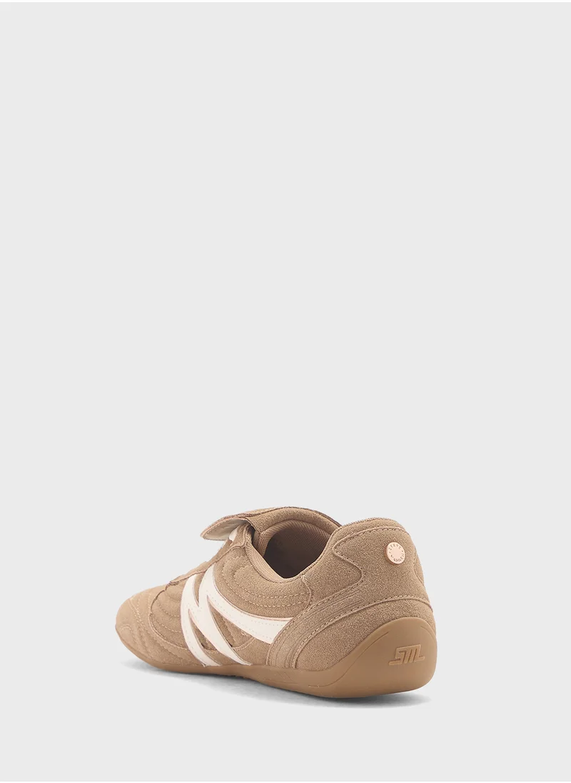 ستيف مادن Freekick Logo Lace Up Low Top Sneakers