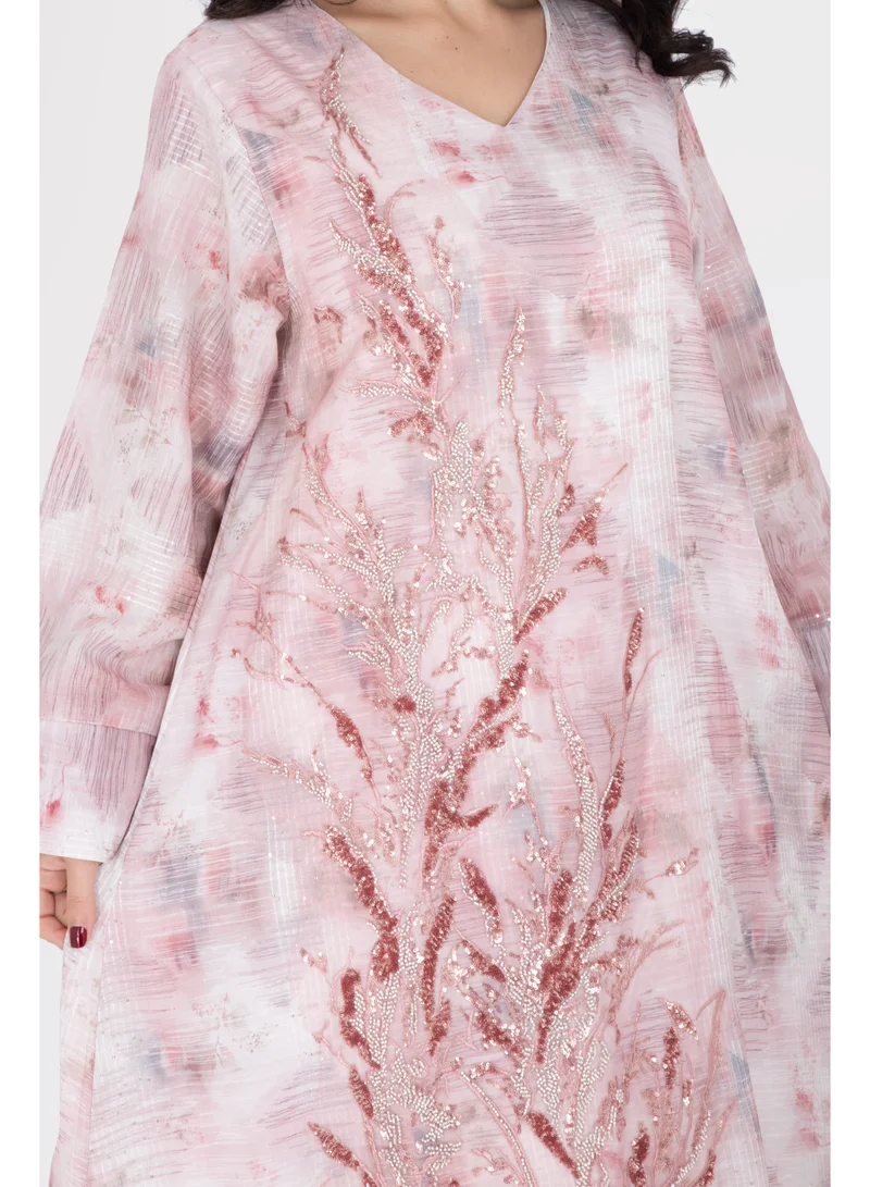 اكسا جلابية مطرزة بالكريستال بتصميم رقيق