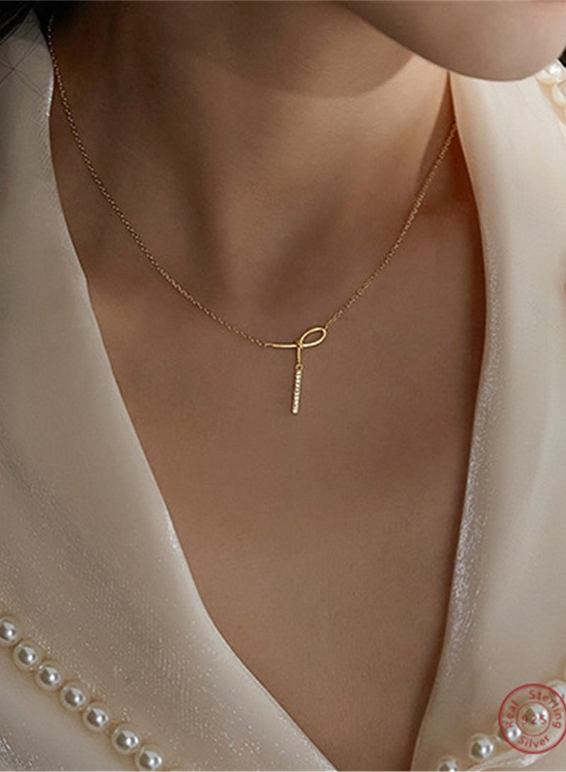 قلادة من الفضة الإسترلينية مع قلادة على شكل قوس مطلية بالذهب عيار 18 قيراط مرصعة بالزركونيا، مقدمة في علبة هدايا. هذه القطعة متعددة الاستخدامات مثالية للمواعيد الغرامية أو كهدية، وتكمل أي نمط. - Image 1