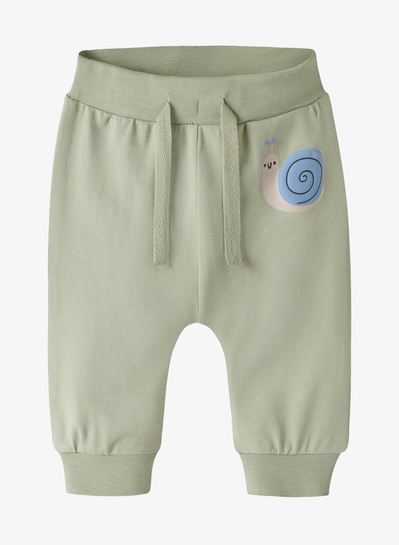 نيم ات سروال رياضي للأطفال بطبعة ورباط شداد - Image 1