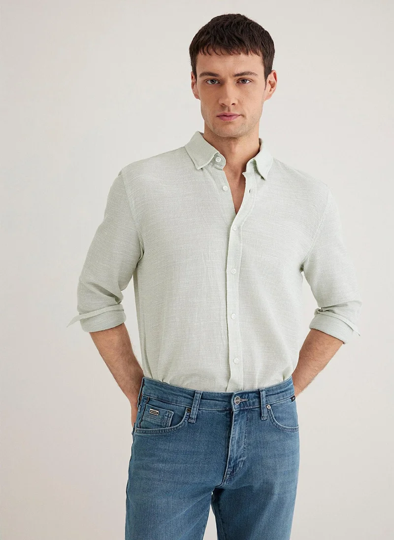 مافي قميص أخضر