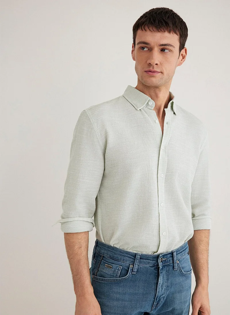 مافي قميص أخضر