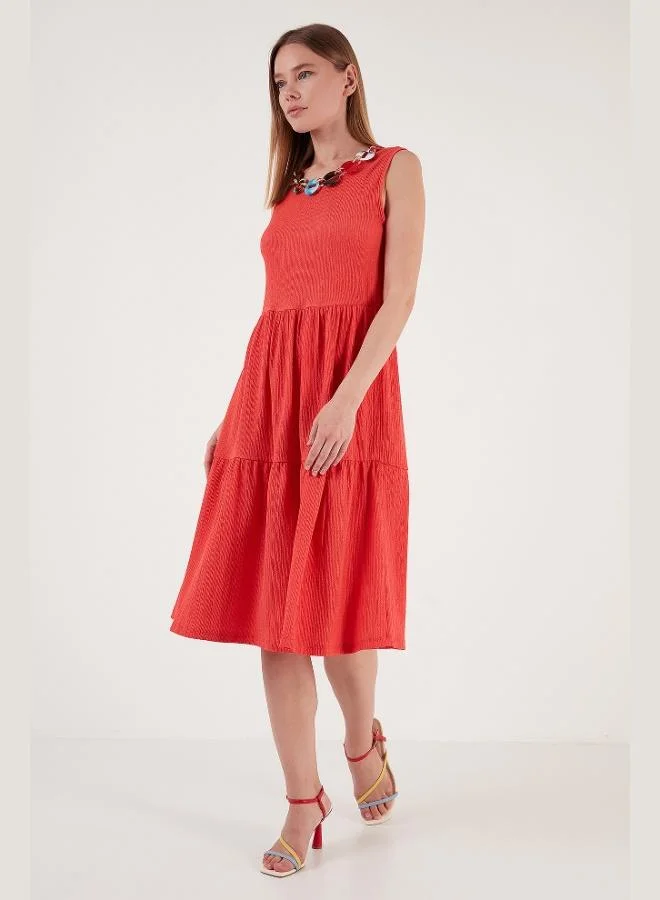 ليلا فستان نسائي متوسط الطول بدون أكمام بقصة مريحة وتفاصيل قلادة ليلا