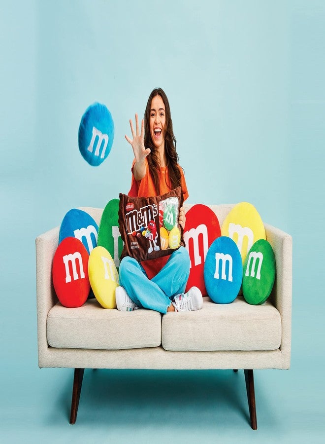 iscream طقم وسائد آيسكريم M&M's بحجم 16" × 8.5" مع وسائد حلوى M&M's صغيرة - Image 4