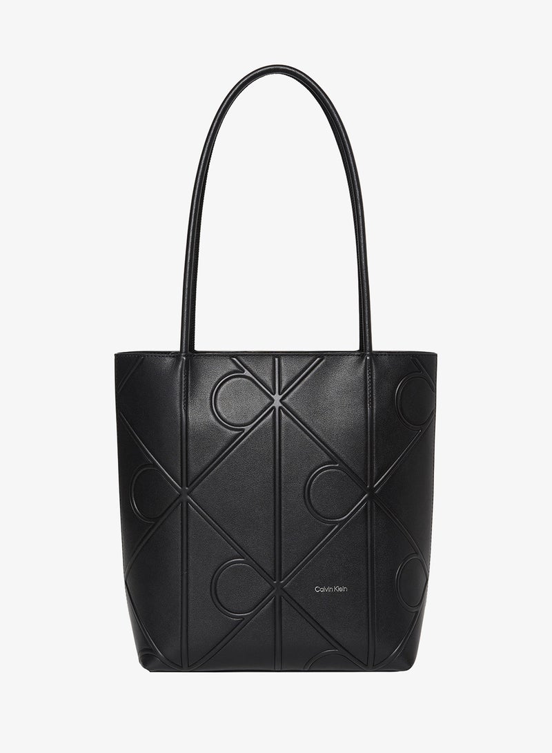 كالفن كلاين حقيبة توت بنقش بارز - Image 1