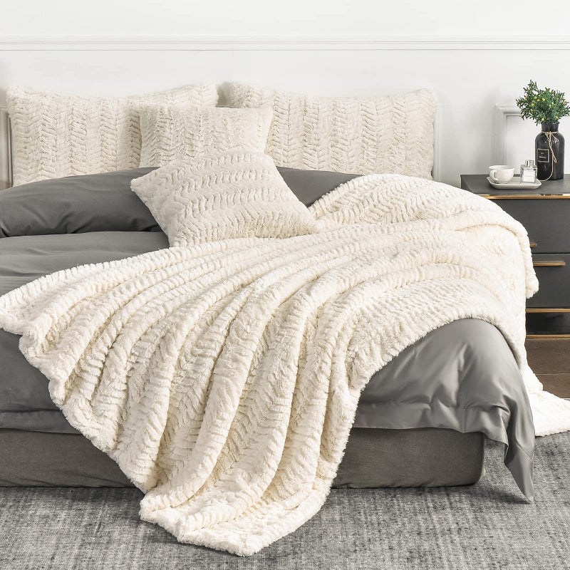 YUSOKI Luxury Faux Fur Blanket for Queen Size Bed 2 Layers73lbAll AgesHome Decoration Without Pillows Ivory90 x 90