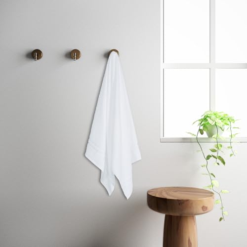 Welspun 100% Cotton Quik Dry Bath Towel | High Absorbency Super Soft, Fast Drying Towels for Bath | 380 GSM Large Size 1 Piece Bath Towel for Men and Women | Sized 70cm X 150cm Green - Image 1