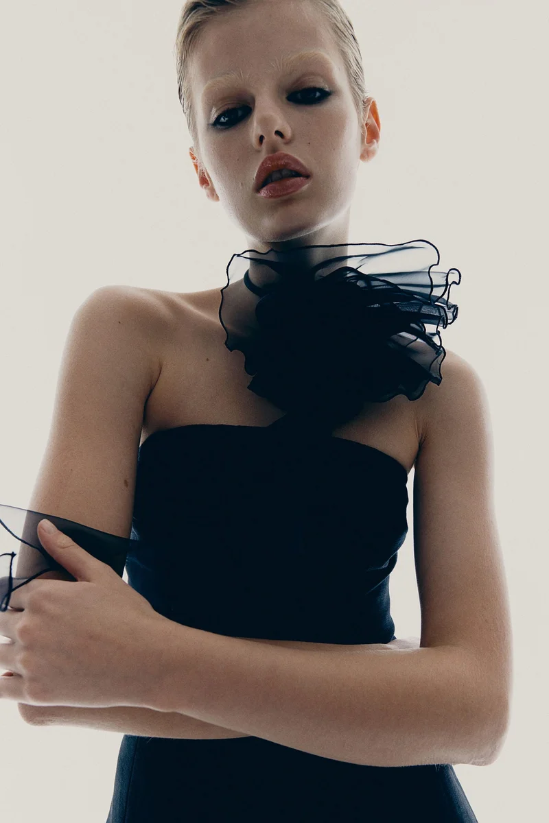 اتش اند ام Appliquéd Scarf Necklace