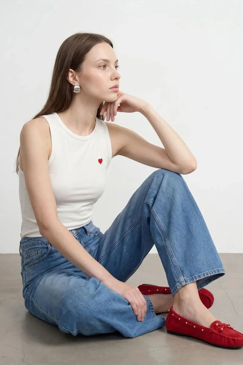 DILVIN Embroidered Sleeveless Slim-Fit Jersey Blouse