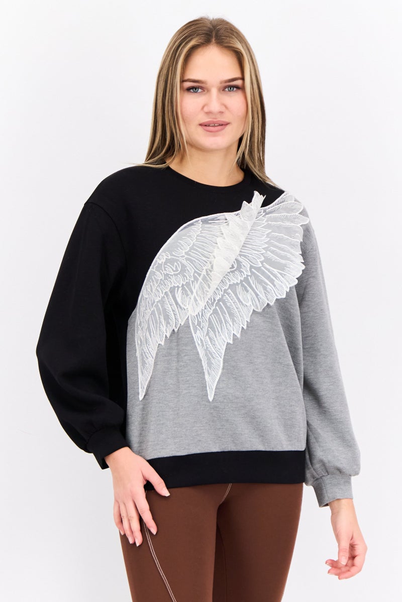 STEVE MADDEN سويت شيرت نسائي بياقة دائرية بتفاصيل تطريز، أسود - Image 1