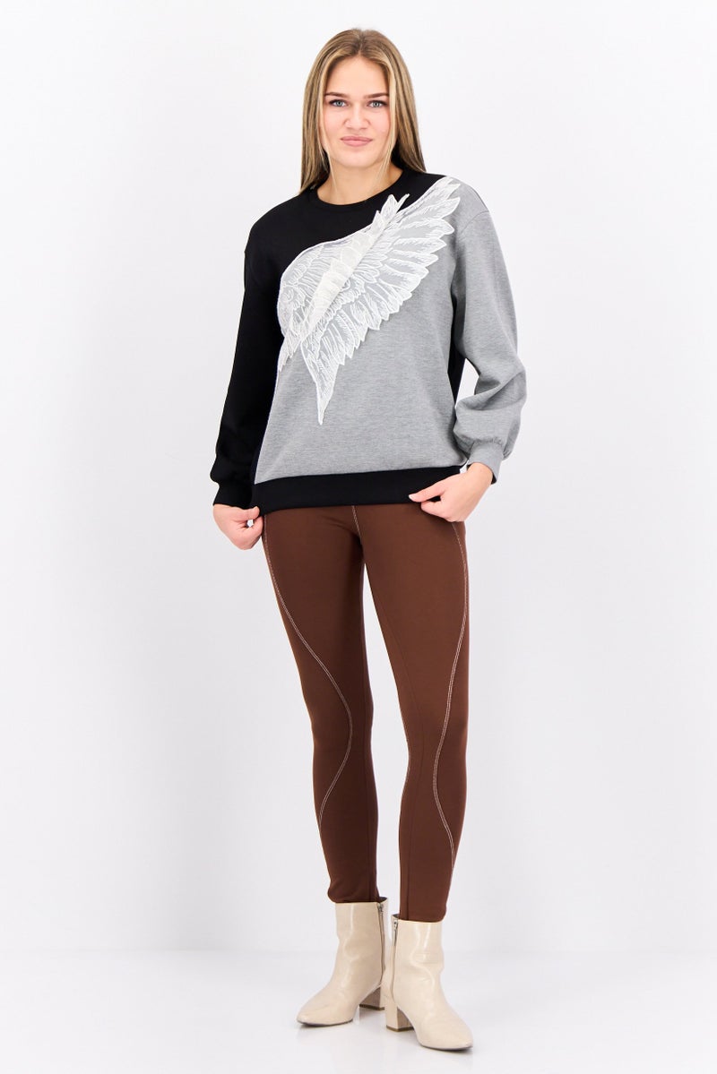 STEVE MADDEN سويت شيرت نسائي بياقة دائرية بتفاصيل تطريز، أسود - Image 4