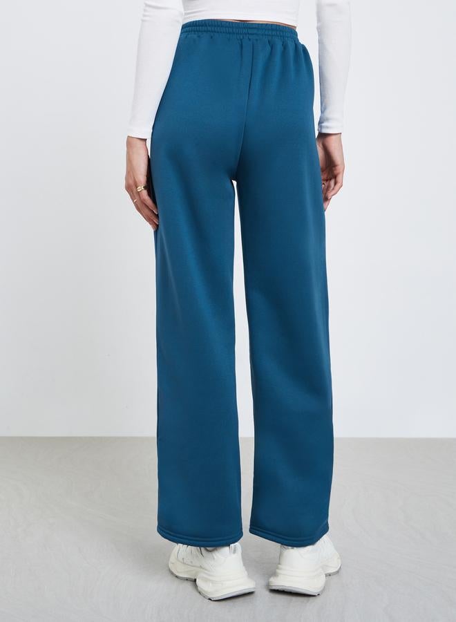 ستايلي جوغر بأرجل واسعة وطبعة كتابة - Image 4