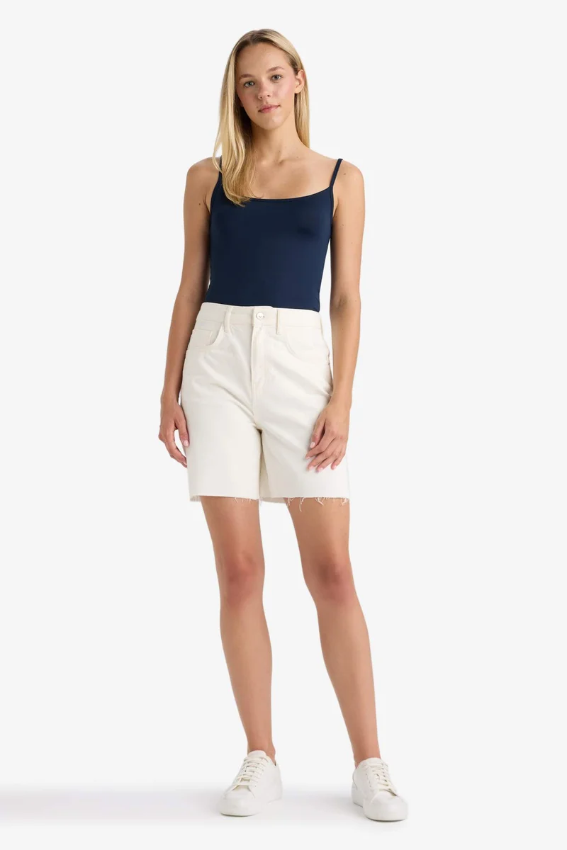 ديفاكتو U Collar Tank Top