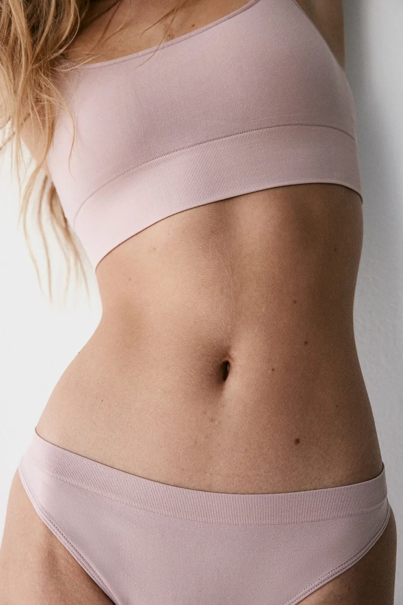 اتش اند ام سروال ثونغ بدون درزات - عبوة من قطعتين