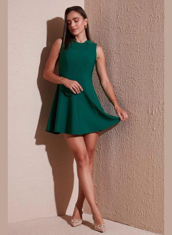 ليلا فستان قصير بياقة دائرية بقصة عادية للنساء