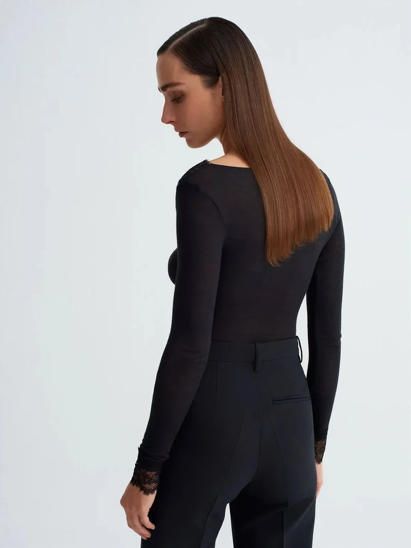 ديلفين DILVIN Slim Fit V-Neck Lace Blouse