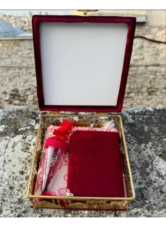 ريبنيو مجموعة هدايا قرآنية أنيقة مع علبة مخملية، مصحف، تسبيح وسجادة صلاة - هدية إسلامية لرمضان، علبة مقاس 20-28 سم، عيد، أو زفاف - أحمر. - Image 4