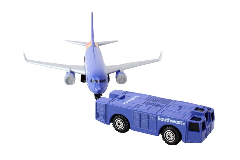 Daron Southwest Airlines Airport Playset with Die-Cast Metal Model Airplane with Plastic Parts, Cars and Transportation Toys for Kids Ages 3+ - Image 5