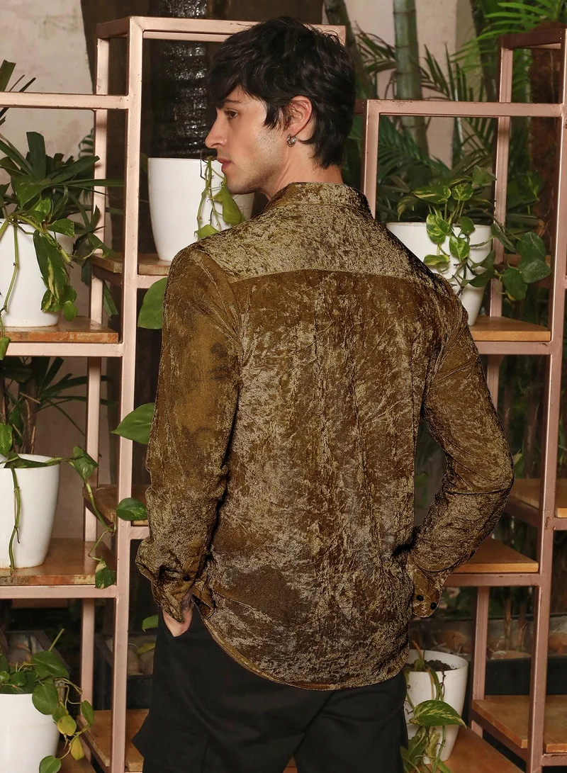 Campus Sutra Campus Sutra Men's Coffee Brown Solid Velvet Shirt | Tailored Fit Full Sleeve Point Collar Solid Pattern | Premium Velvet Fabric & Woven Design For Club & Casual Wear