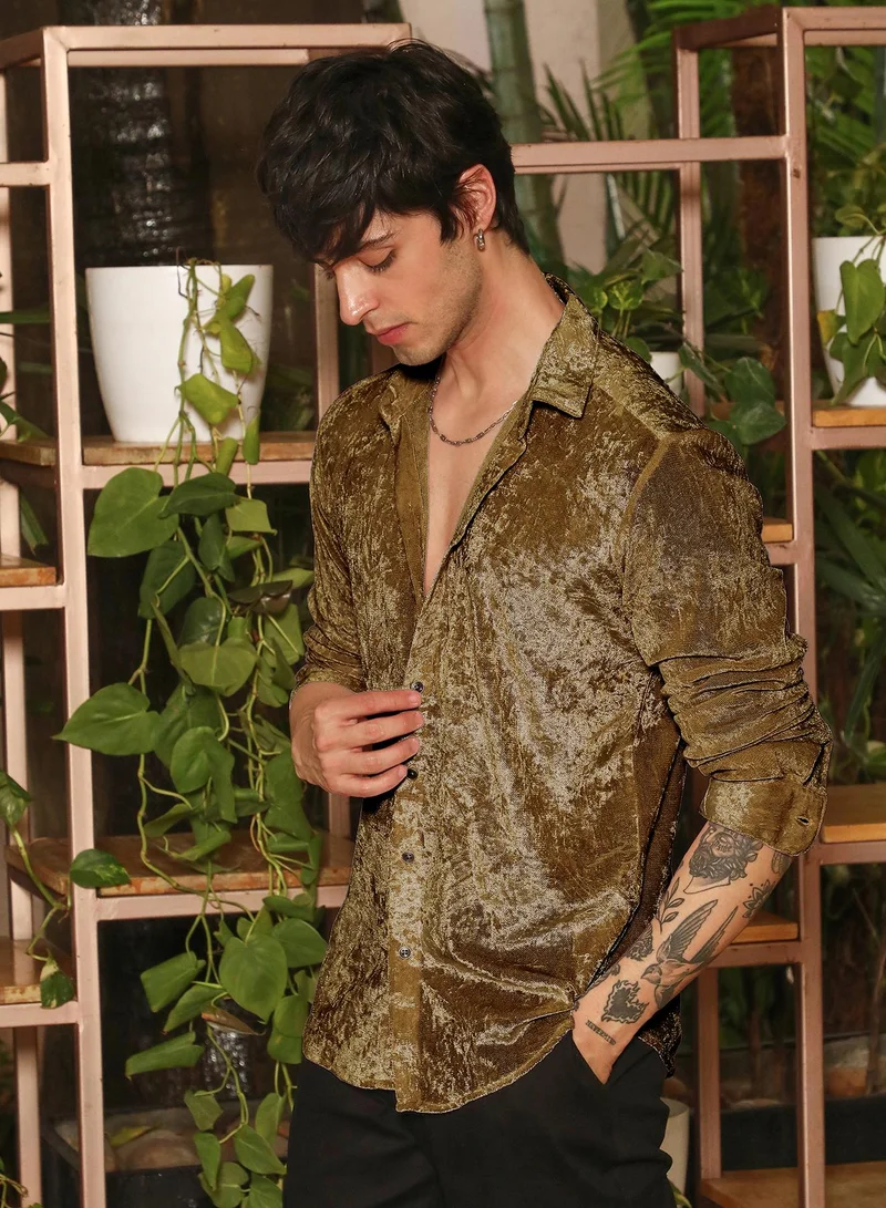 كامبوس سوترا Campus Sutra Men's Coffee Brown Solid Velvet Shirt | Tailored Fit Full Sleeve Point Collar Solid Pattern | Premium Velvet Fabric & Woven Design For Club & Casual Wear