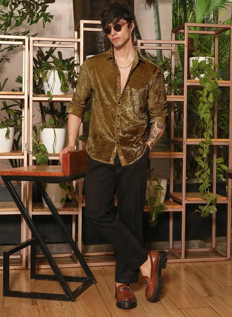Campus Sutra Campus Sutra Men's Coffee Brown Solid Velvet Shirt | Tailored Fit Full Sleeve Point Collar Solid Pattern | Premium Velvet Fabric & Woven Design For Club & Casual Wear