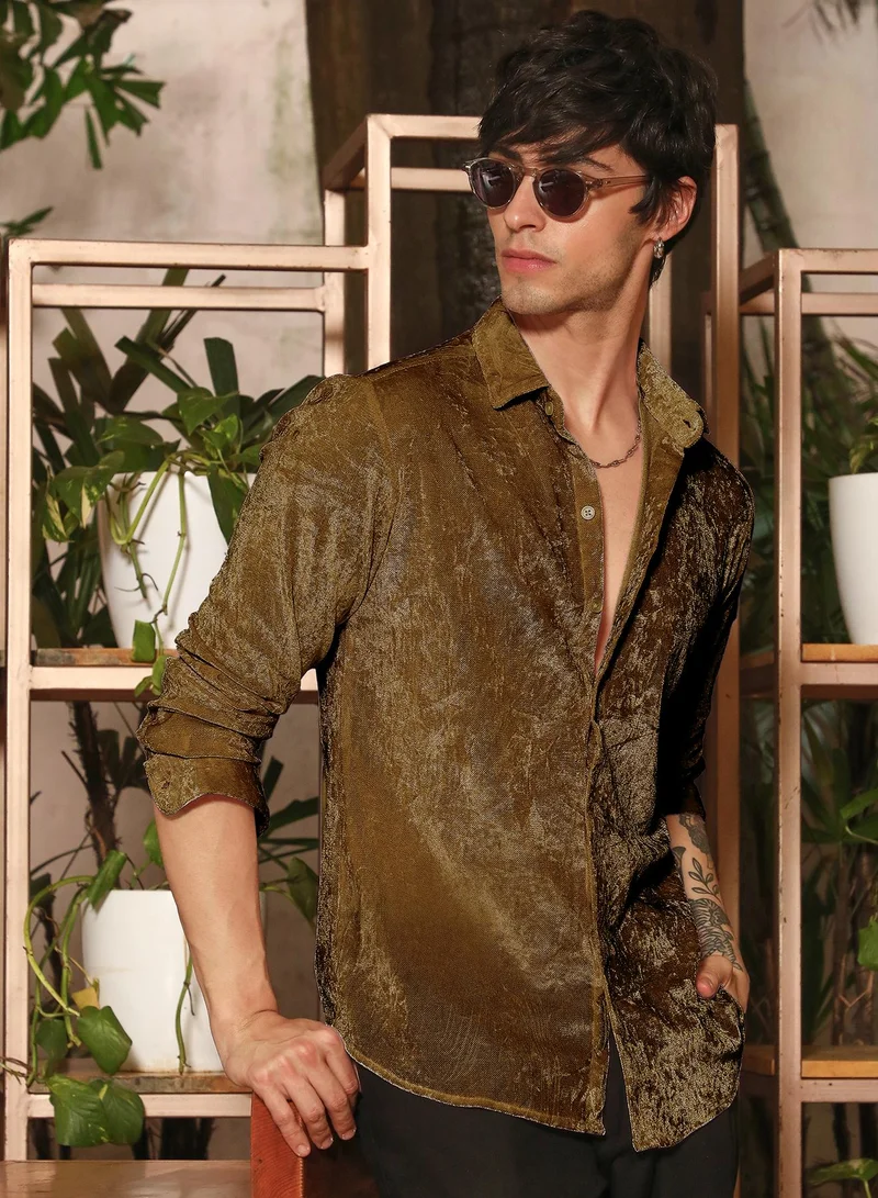 كامبوس سوترا Campus Sutra Men's Coffee Brown Solid Velvet Shirt | Tailored Fit Full Sleeve Point Collar Solid Pattern | Premium Velvet Fabric & Woven Design For Club & Casual Wear