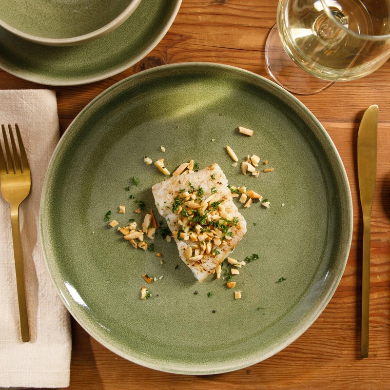 Gibson Elite Manila Bay 12-Piece Stoneware Dinnerware Set, Service for 4, Reactive Glaze Modern Artisan Plates, Bowls & Mugs, Green, Round Design - Image 3