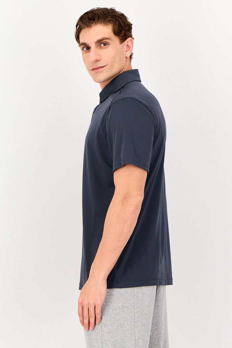 UNDER ARMOUR قميص بولو قصير الأكمام للرجال بتصميم فضفاض، رمادي داكن - Image 2