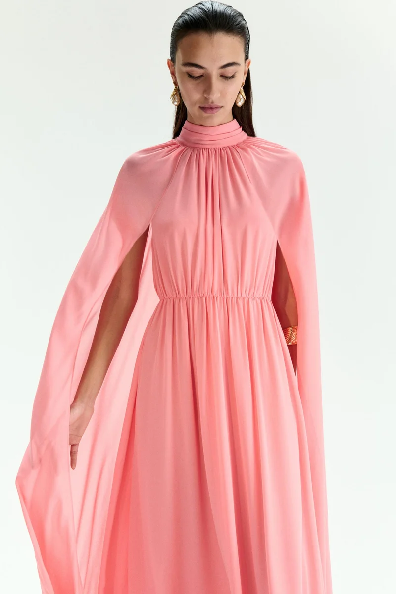 اتش اند ام فستان بتفاصيل كيب بتصميم منسدل