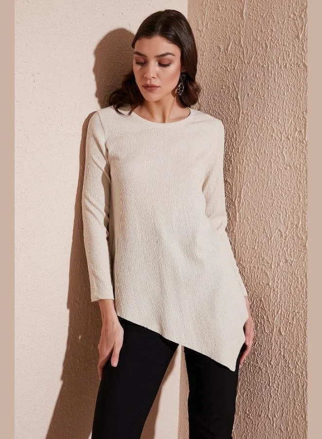 ليلا بلوزة نسائية غير متماثلة بياقة دائرية ونسيج مرن