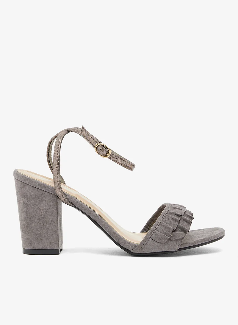 سبوت أون صندل بكعب عريض مزين بكشكش