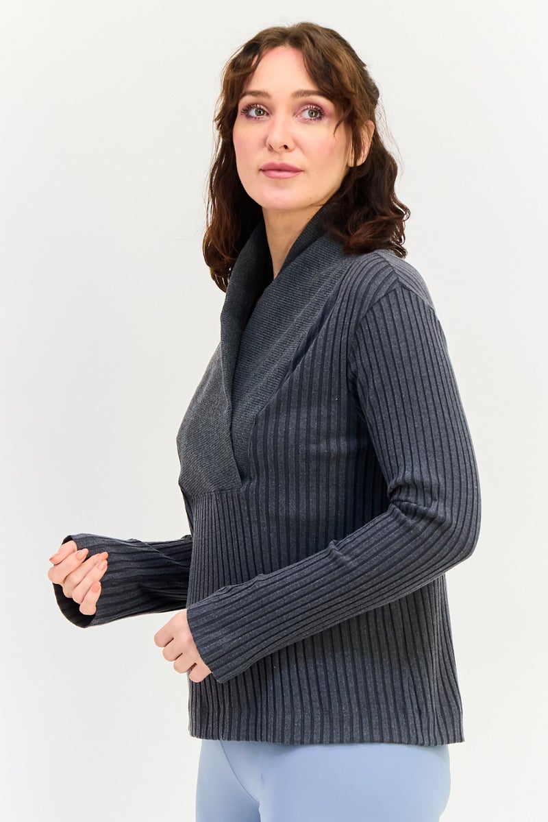 Nike سويت شيرت رياضي فضفاض بأكمام طويلة ومصنوع من القماش المضلع للنساء، رمادي - Image 2