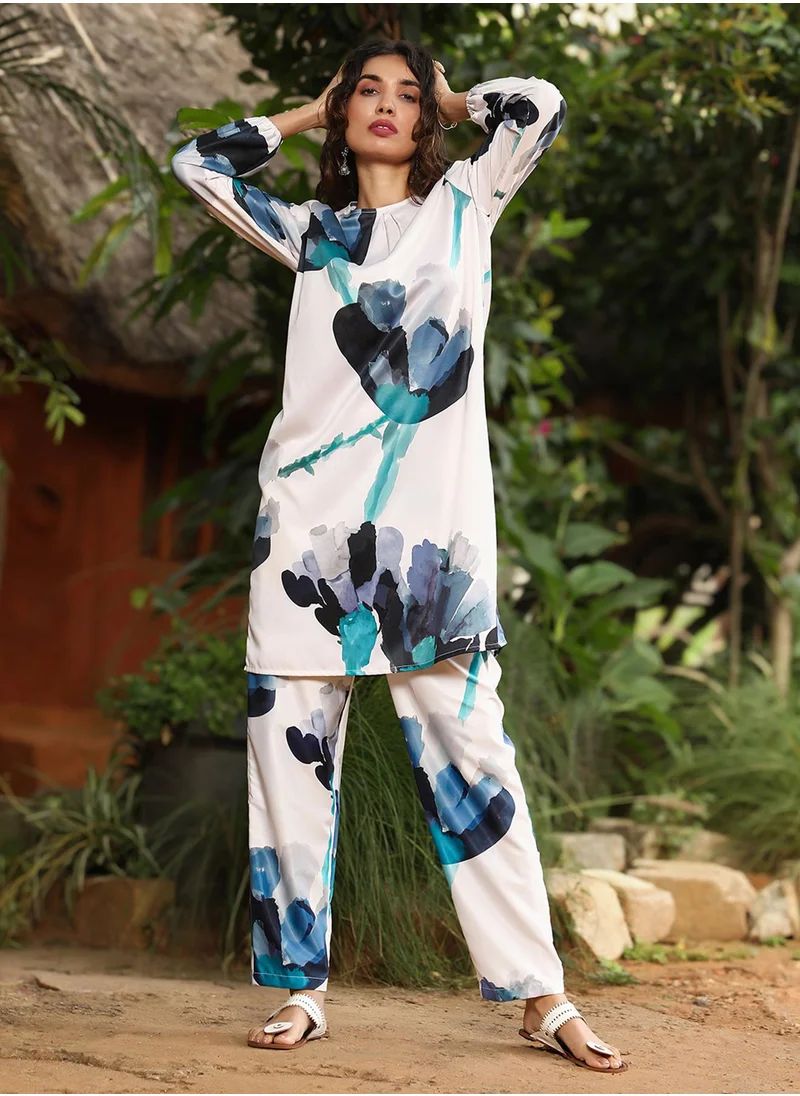  قصة Women's Prussian Blue & Ivory White Artistic Floret Kurta Set