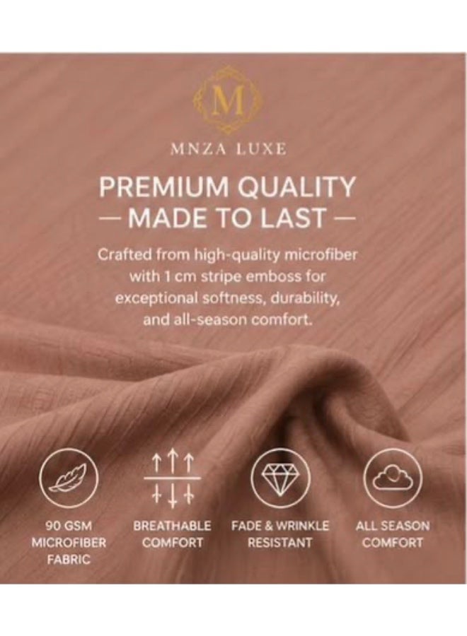 طقم ملاءة مطاطية MNZA LUXE من المايكروفايبر بنقشة خطوط بارزة بعرض 1 سم، يتضمن ملاءة مطاطية واحدة + غطاءي وسادة | فائق النعومة، قابل للتهوية، ومقاوم للتجاعيد | بني فاتح - Image 5