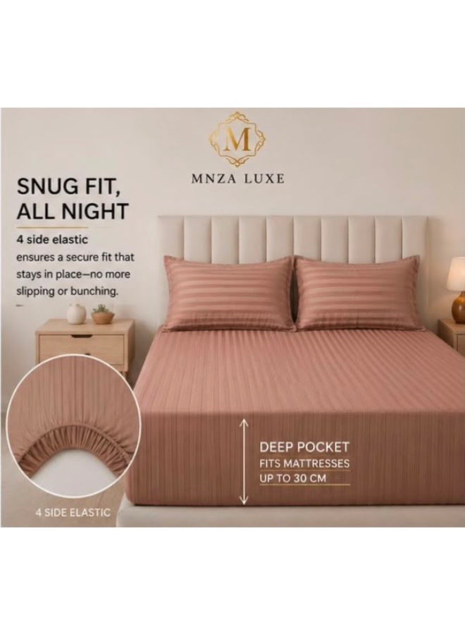 طقم ملاءة مطاطية MNZA LUXE من المايكروفايبر بنقشة خطوط بارزة بعرض 1 سم، يتضمن ملاءة مطاطية واحدة + غطاءي وسادة | فائق النعومة، قابل للتهوية، ومقاوم للتجاعيد | بني فاتح - Image 1