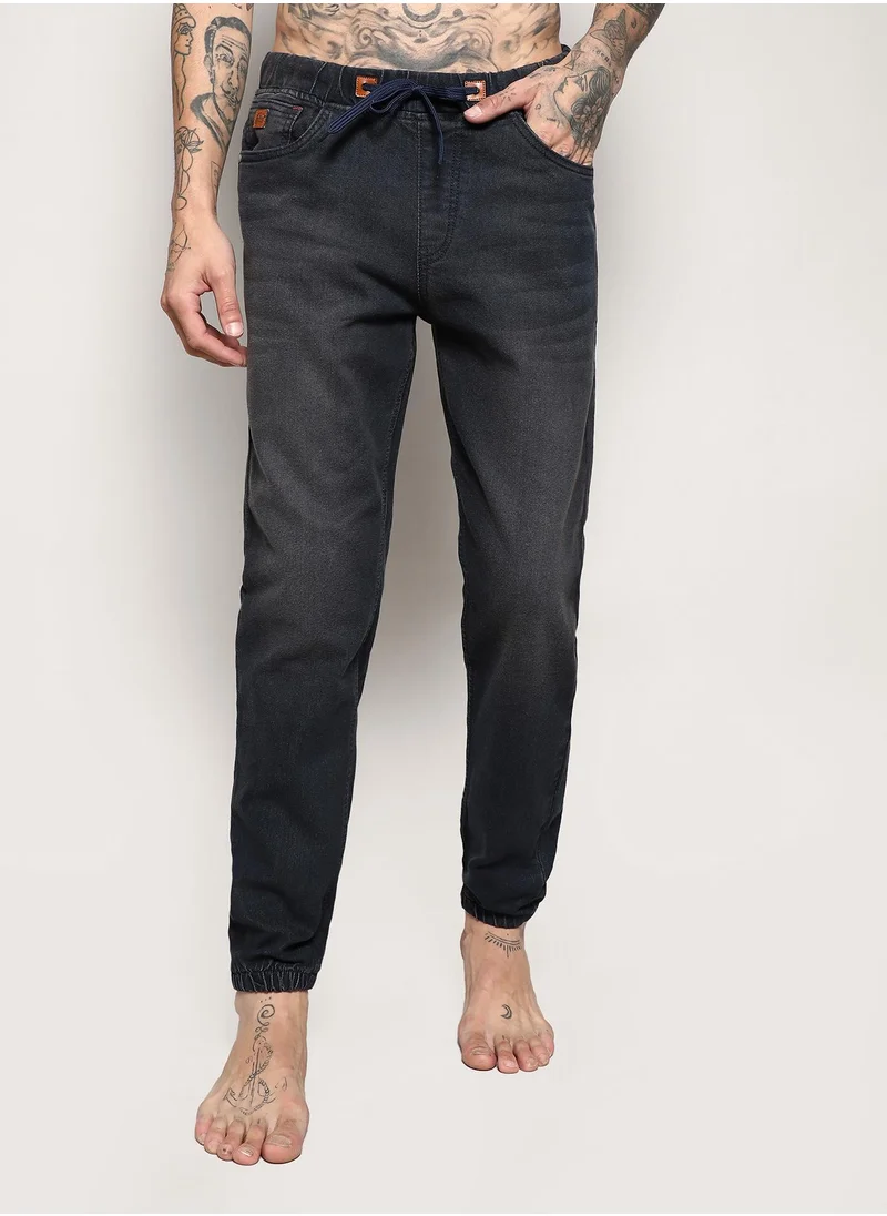 Campus Sutra Men's Dark Grey Cinched Hem Denim Jeans