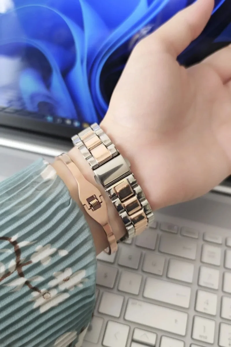 Open Cart New Kr Elegant and Stylish Special Design Metal Ladies Wristwatch with Roman Numeral Details (-Rose)