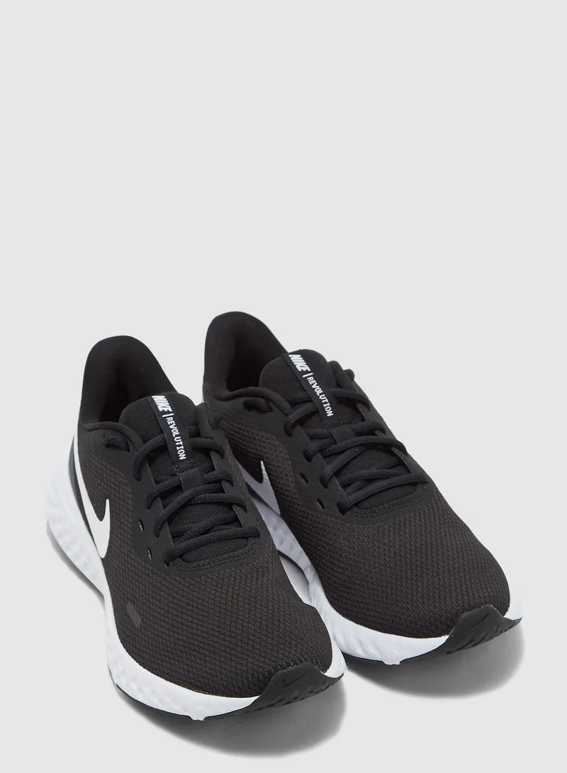 Nike Revolution 5
