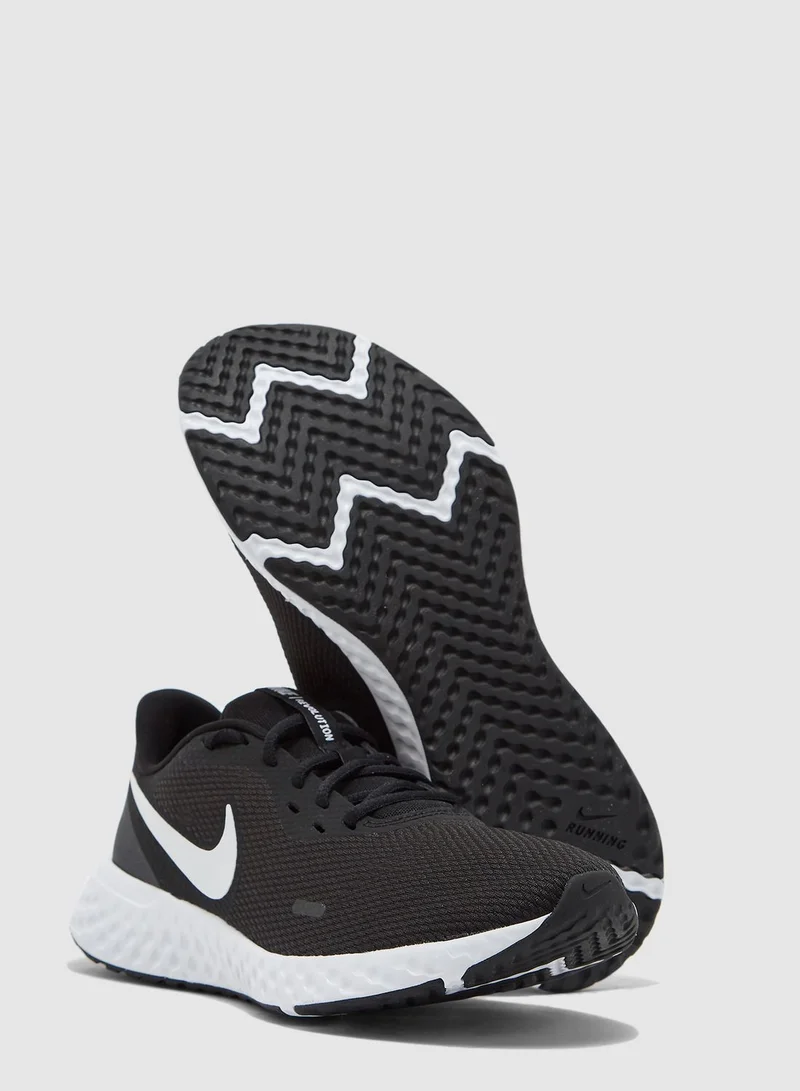 Nike Revolution 5