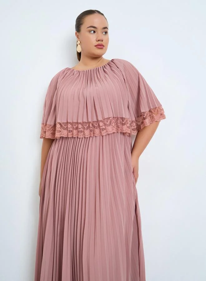 ستايلي فستان طويل مع كيب دانتيل مقاس كبير