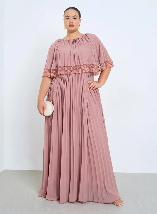 ستايلي فستان طويل مع كيب دانتيل مقاس كبير