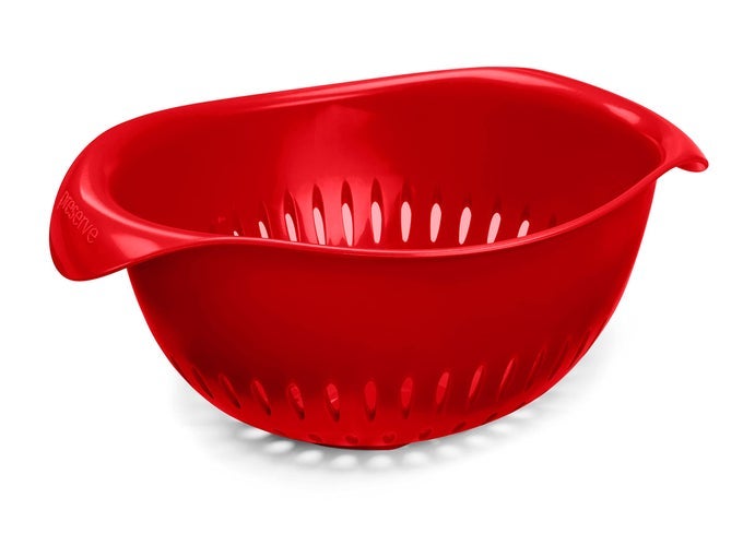 SMALL COLANDER MADE FROM RECYCLED PLASTIC 15 QUART CAPACITY RED