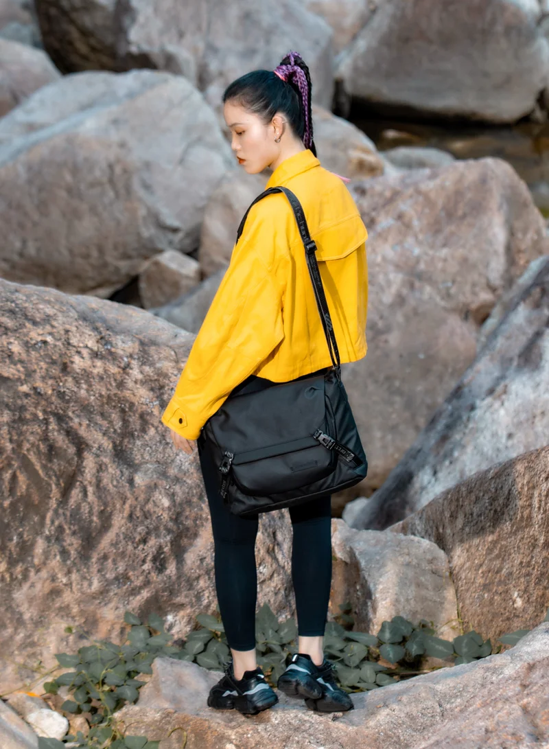 أركتيك هانتر Premium Shoulder Laptop Bag Water Resistant Polyester Unisex Shoulder Sling bag for Travel Business School College K00528 Black
