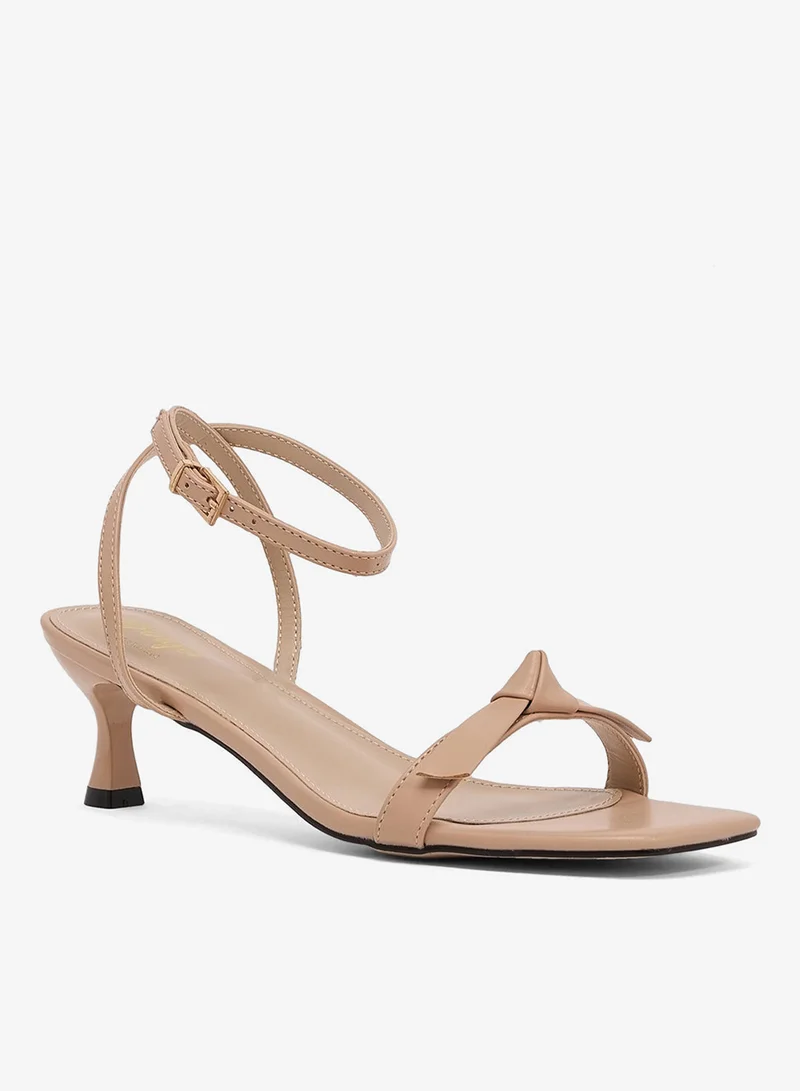 جينجر صندل بكعب متوسط مع فيونكة