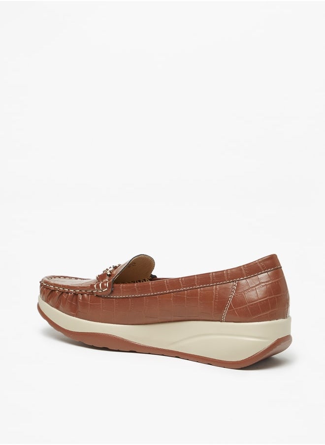 Le Confort Women Textured Slip-On Loafers With Metal Accent Detail  - Image 2