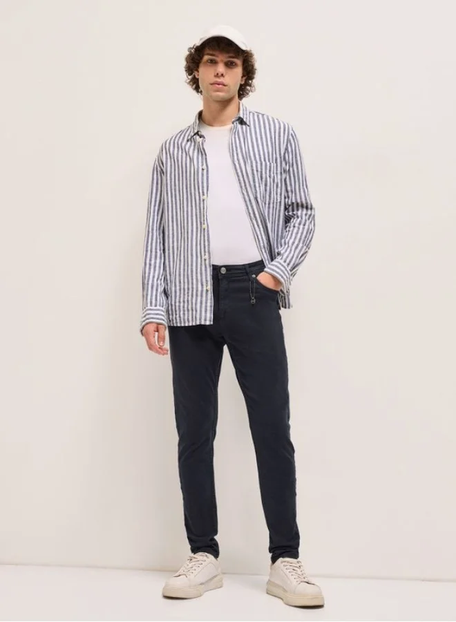 THE BEAR HOUSE Men's Dark Blue with Light Fade Mid-Rise Slim Fit Jeans Classic Comfort With Modern Style, Perfect For Everyday Casual Looks And Effortless Streetwear Vibes